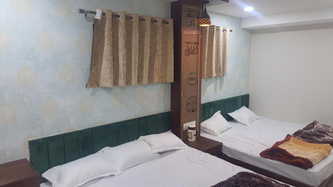 Green Leaf Hotel Ujjain Exteriör bild