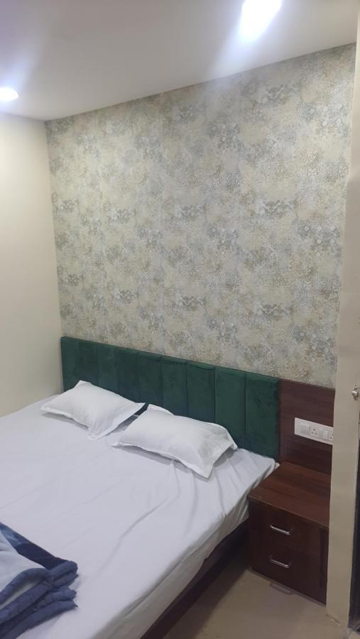 Green Leaf Hotel Ujjain Exteriör bild