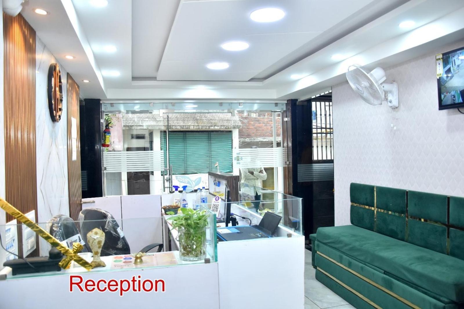 Green Leaf Hotel Ujjain Exteriör bild