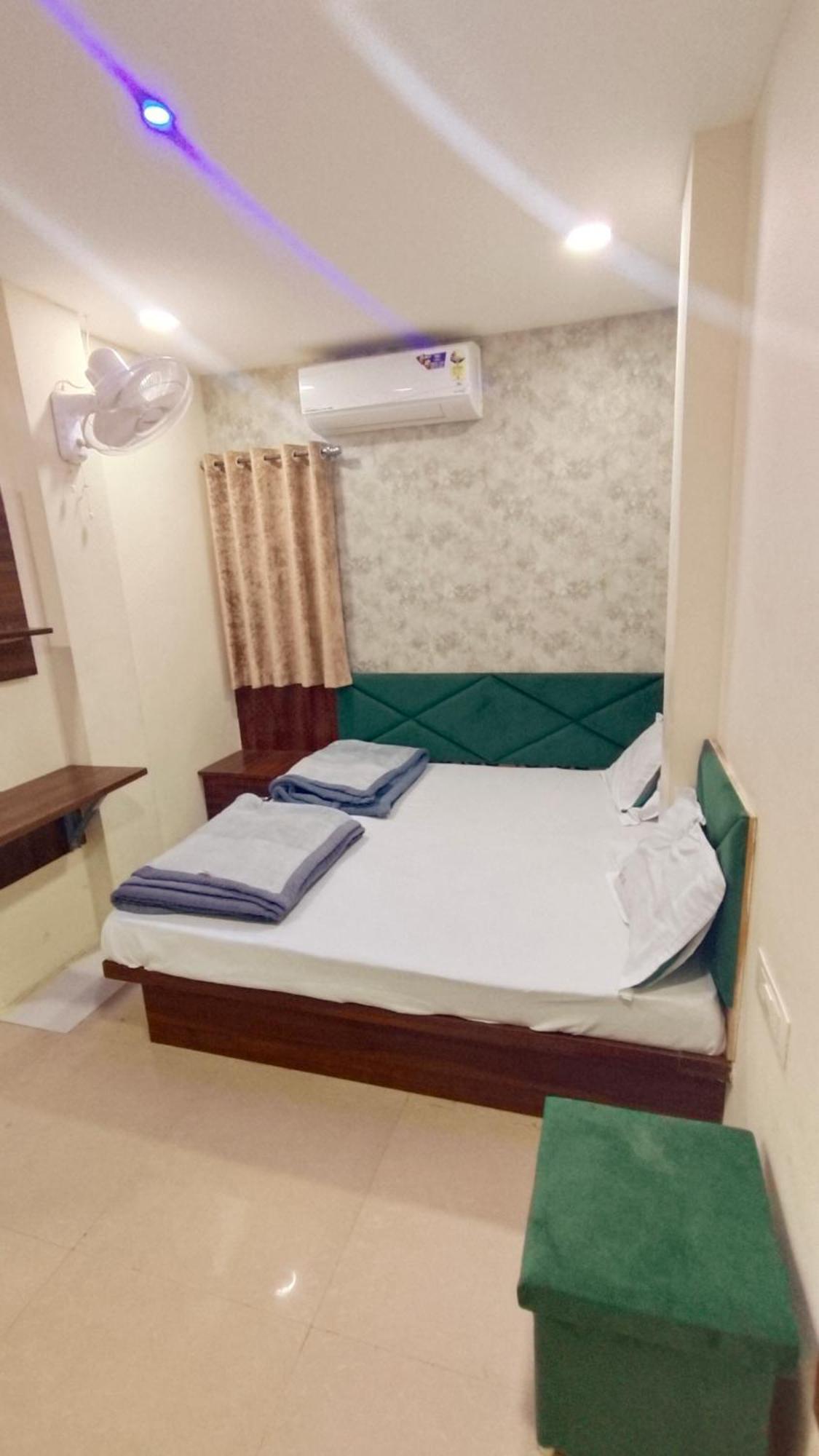 Green Leaf Hotel Ujjain Exteriör bild