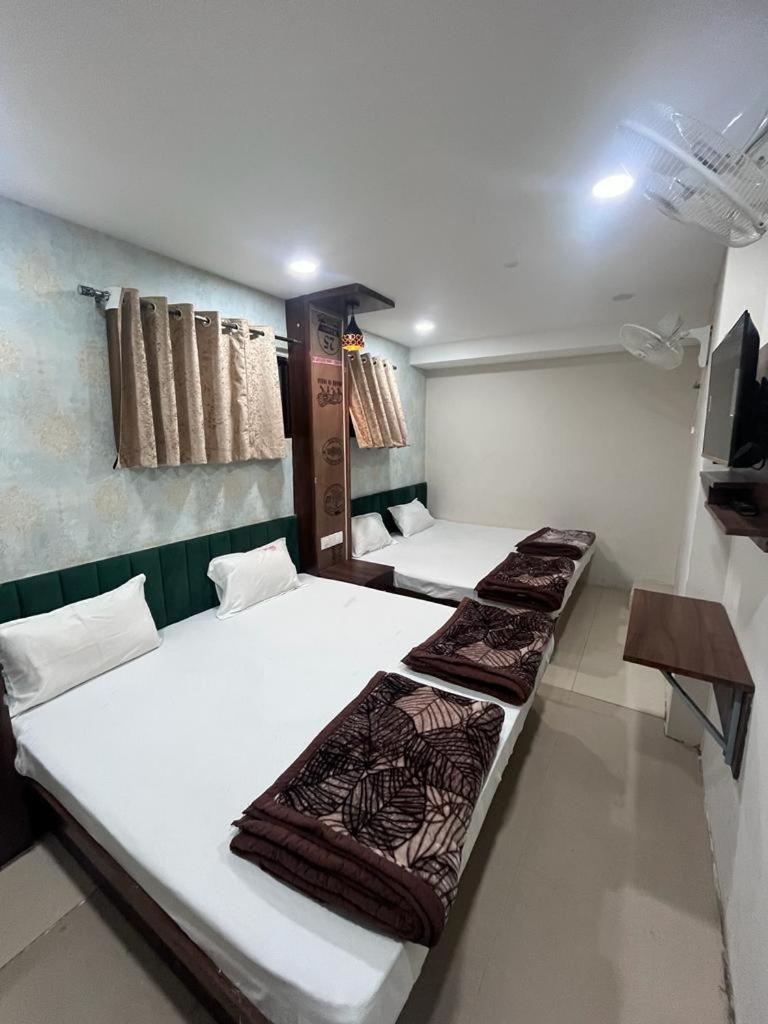 Green Leaf Hotel Ujjain Exteriör bild