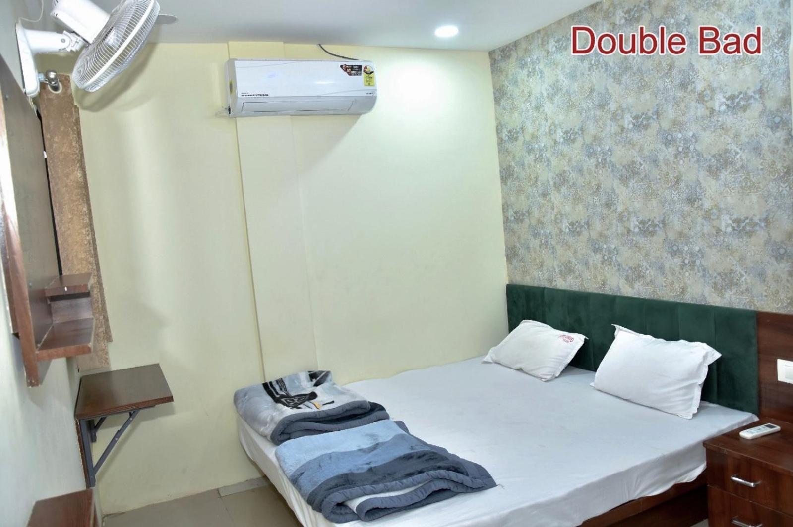 Green Leaf Hotel Ujjain Exteriör bild