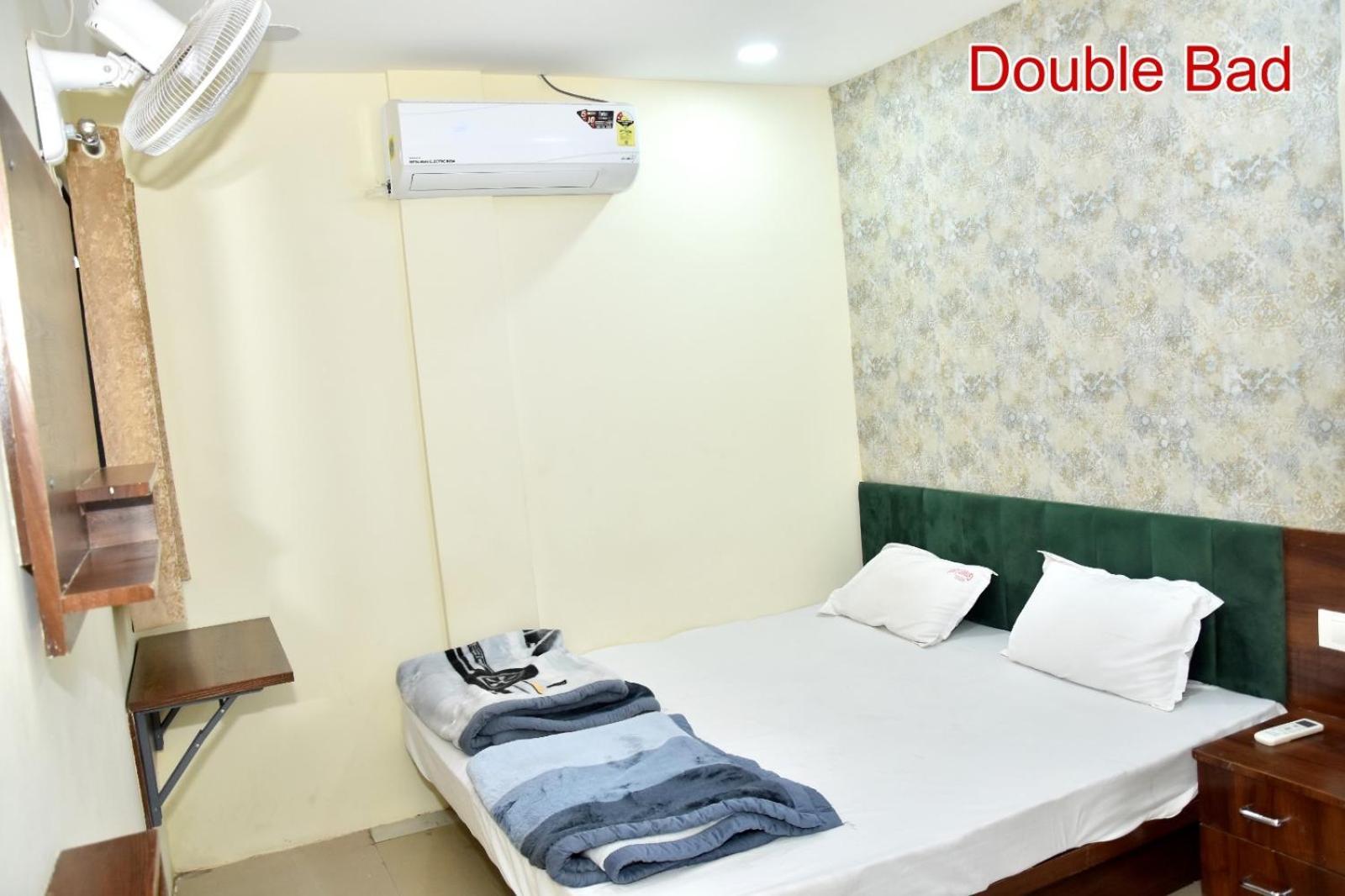 Green Leaf Hotel Ujjain Exteriör bild