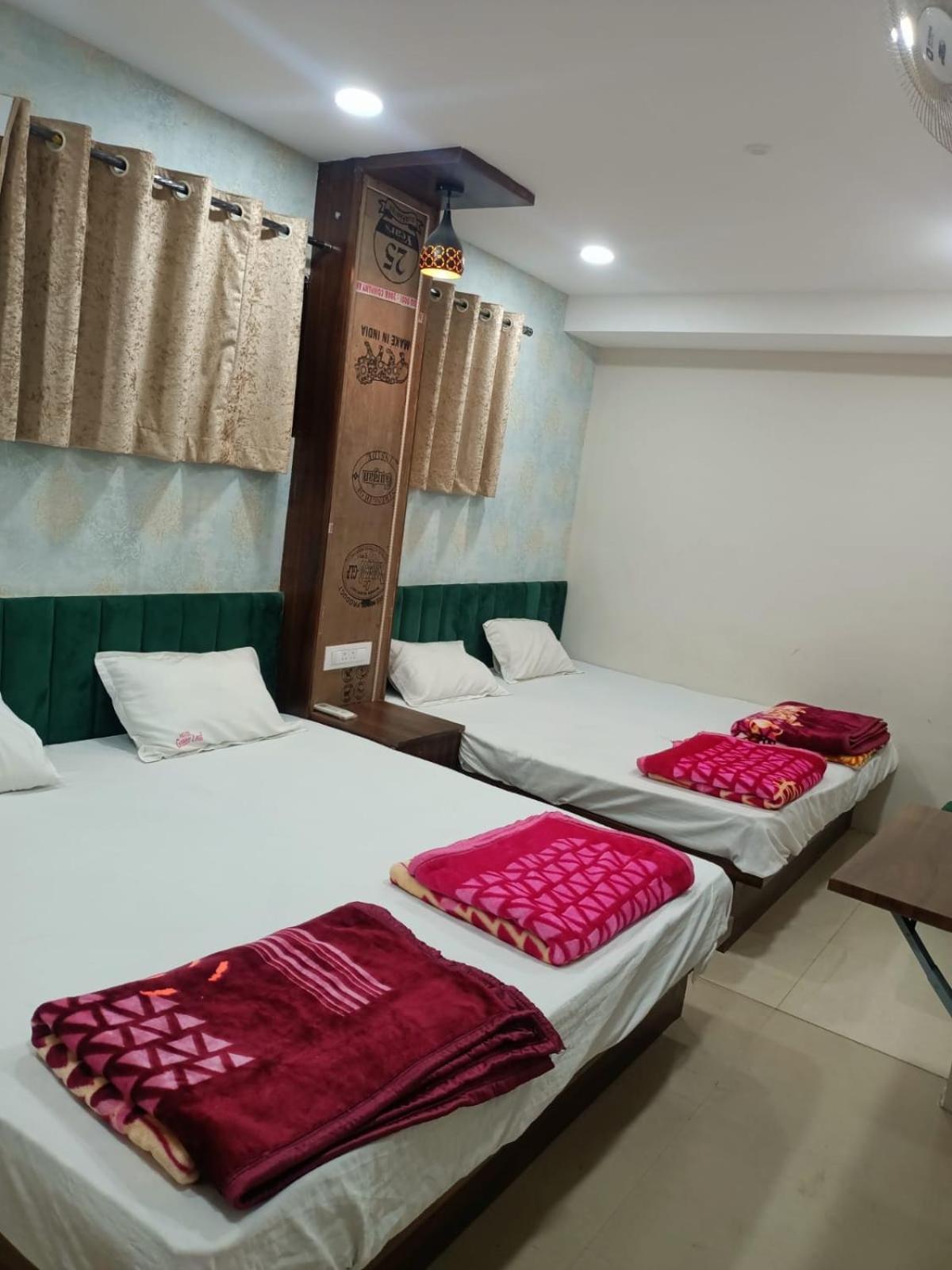 Green Leaf Hotel Ujjain Exteriör bild