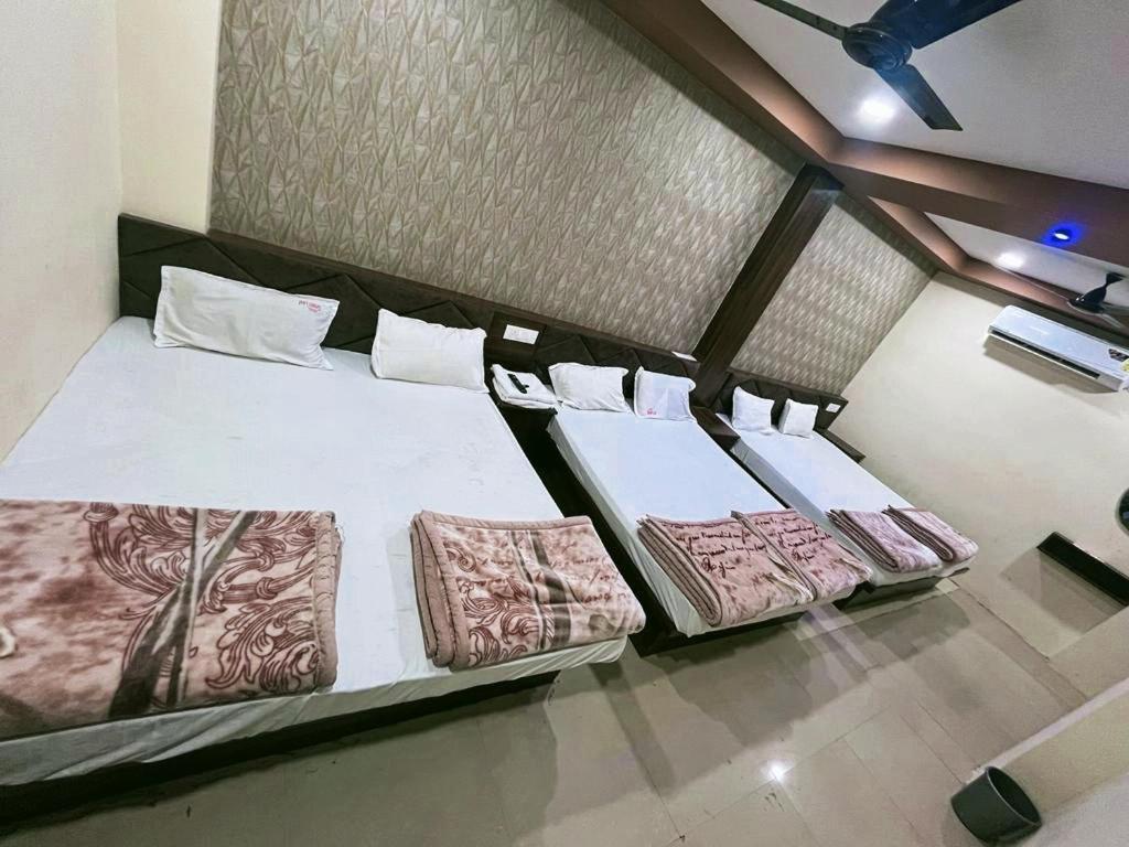 Green Leaf Hotel Ujjain Exteriör bild