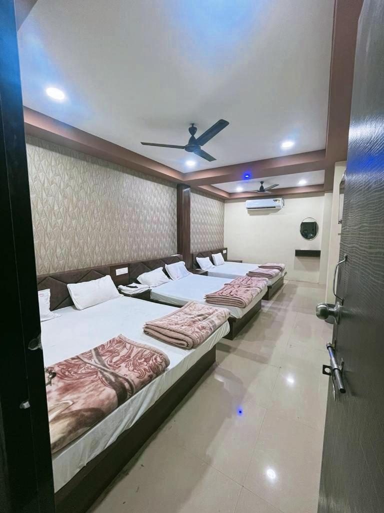 Green Leaf Hotel Ujjain Exteriör bild