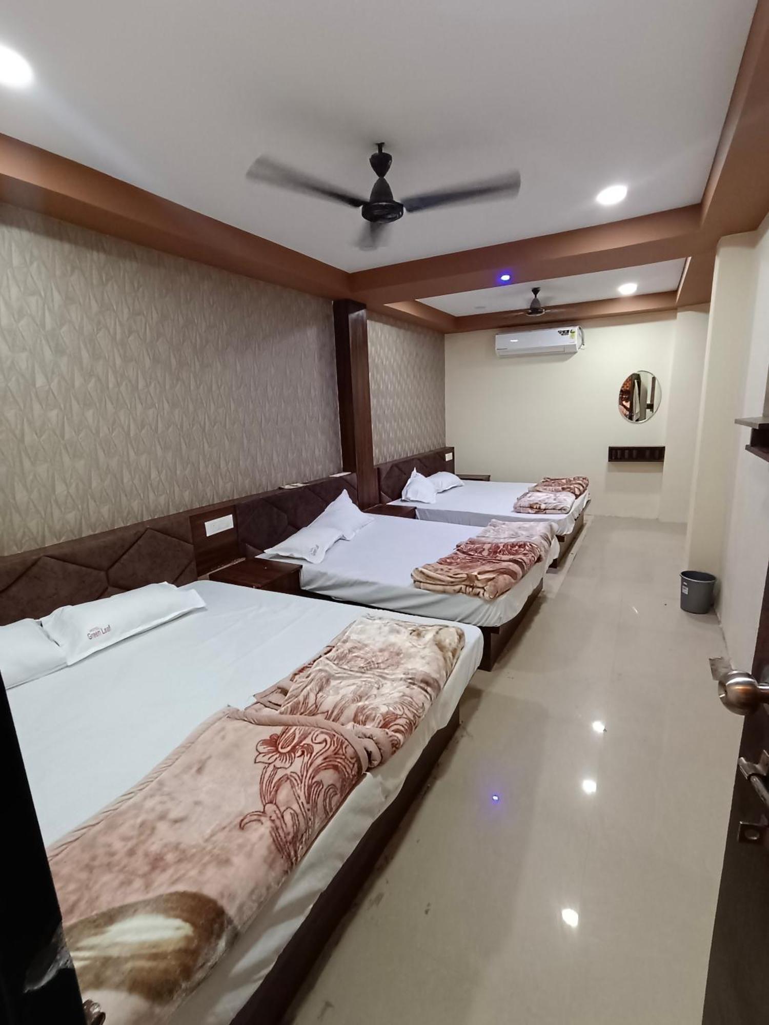 Green Leaf Hotel Ujjain Exteriör bild