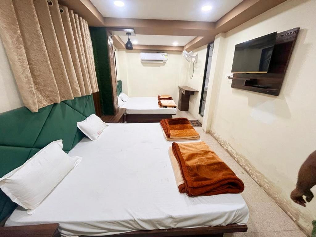 Green Leaf Hotel Ujjain Exteriör bild