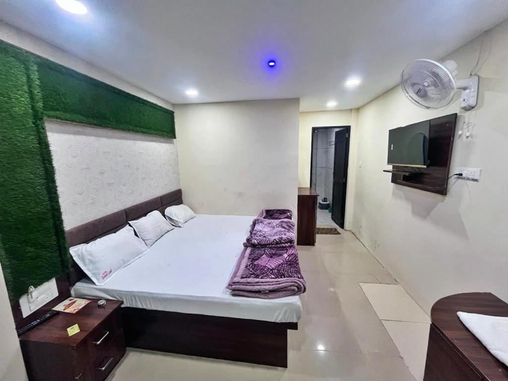 Green Leaf Hotel Ujjain Exteriör bild