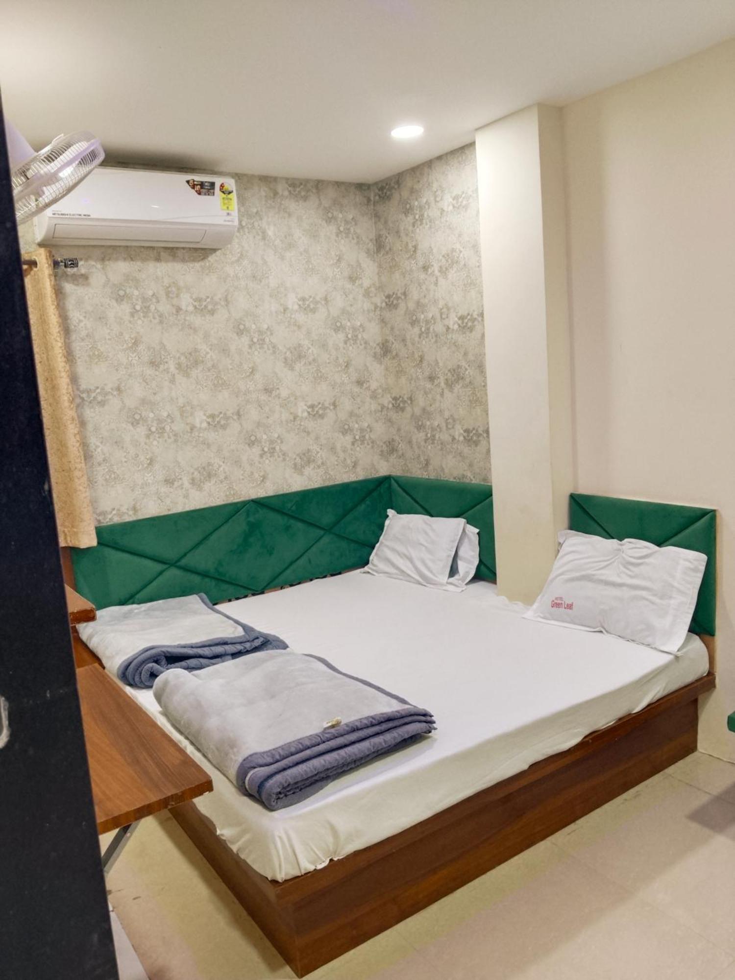 Green Leaf Hotel Ujjain Exteriör bild