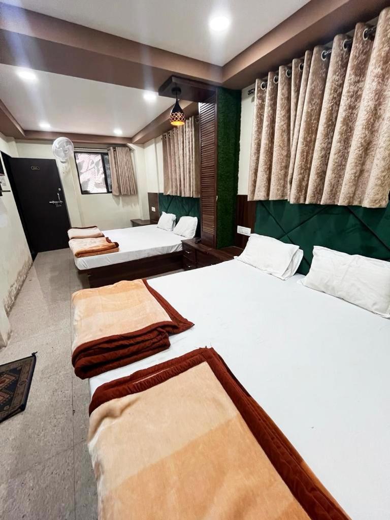 Green Leaf Hotel Ujjain Exteriör bild