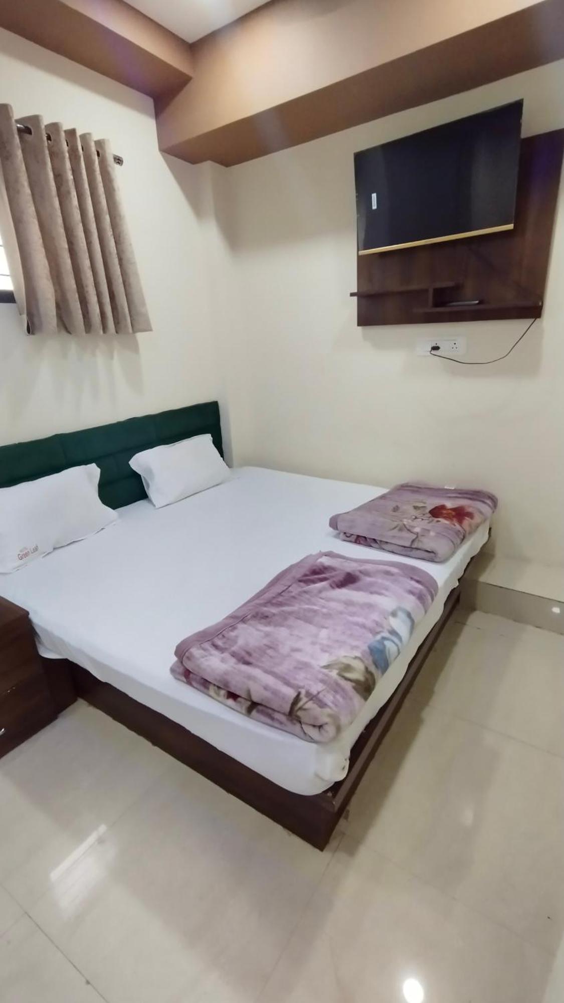 Green Leaf Hotel Ujjain Exteriör bild