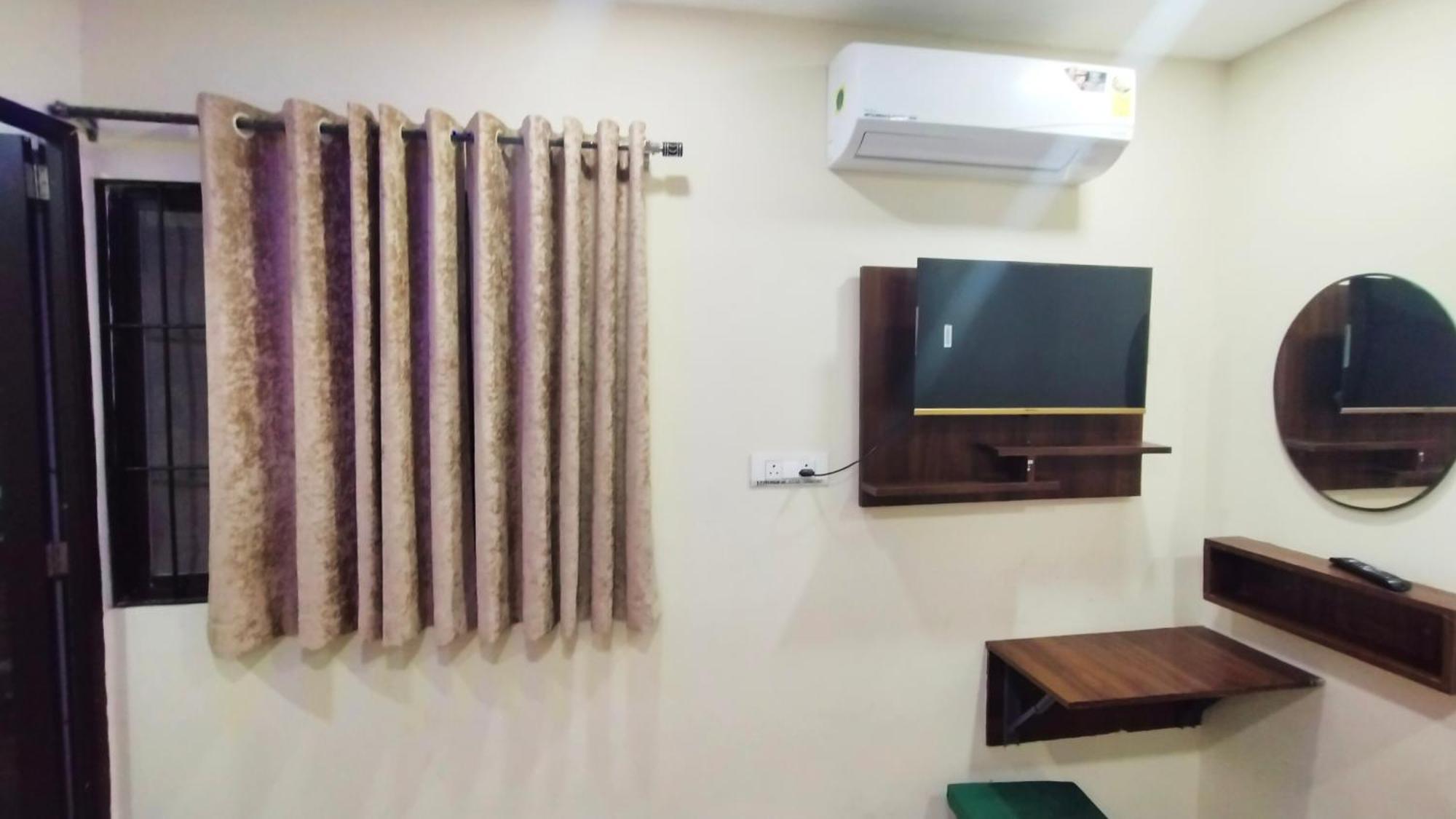 Green Leaf Hotel Ujjain Exteriör bild