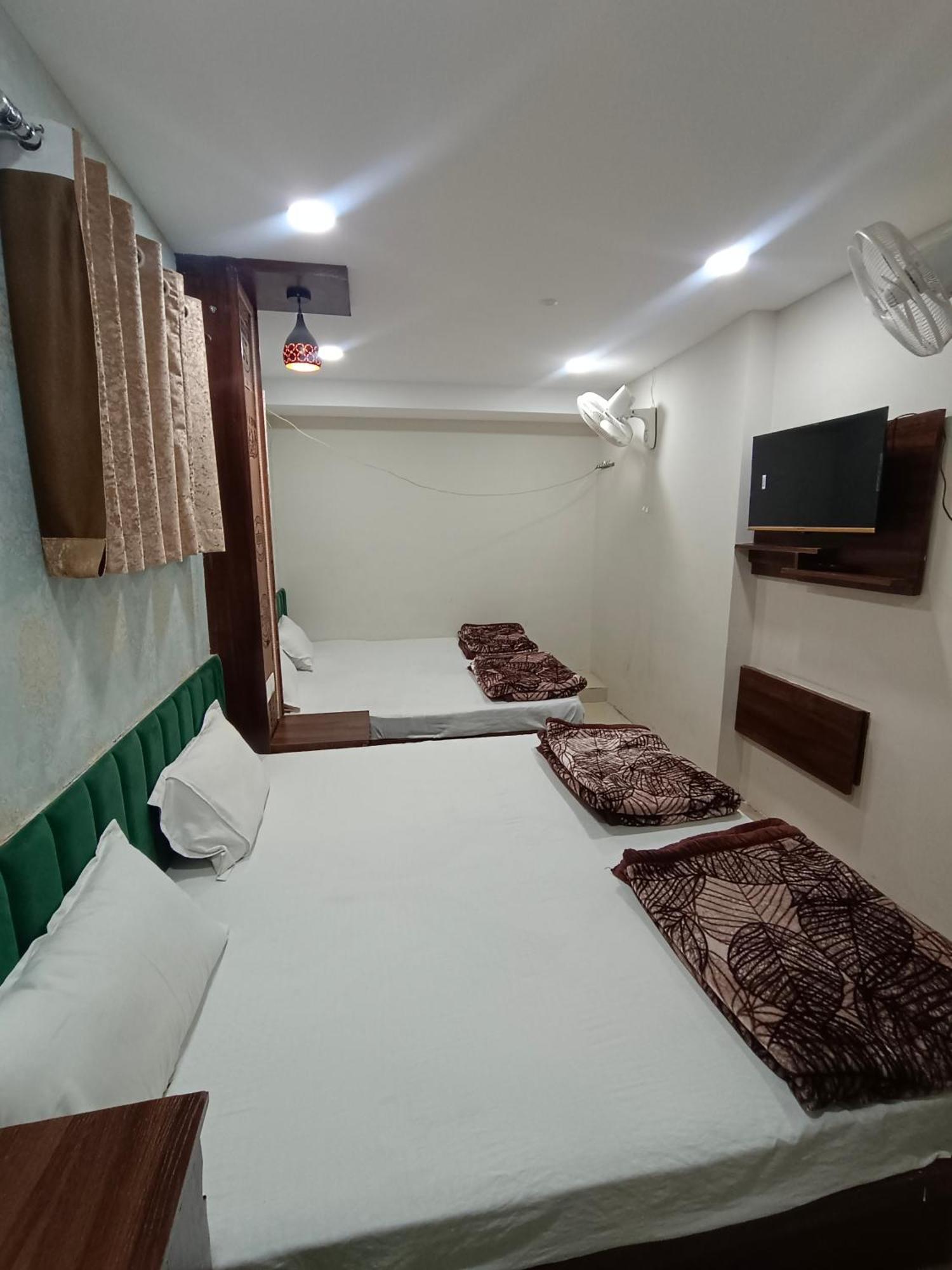 Green Leaf Hotel Ujjain Exteriör bild