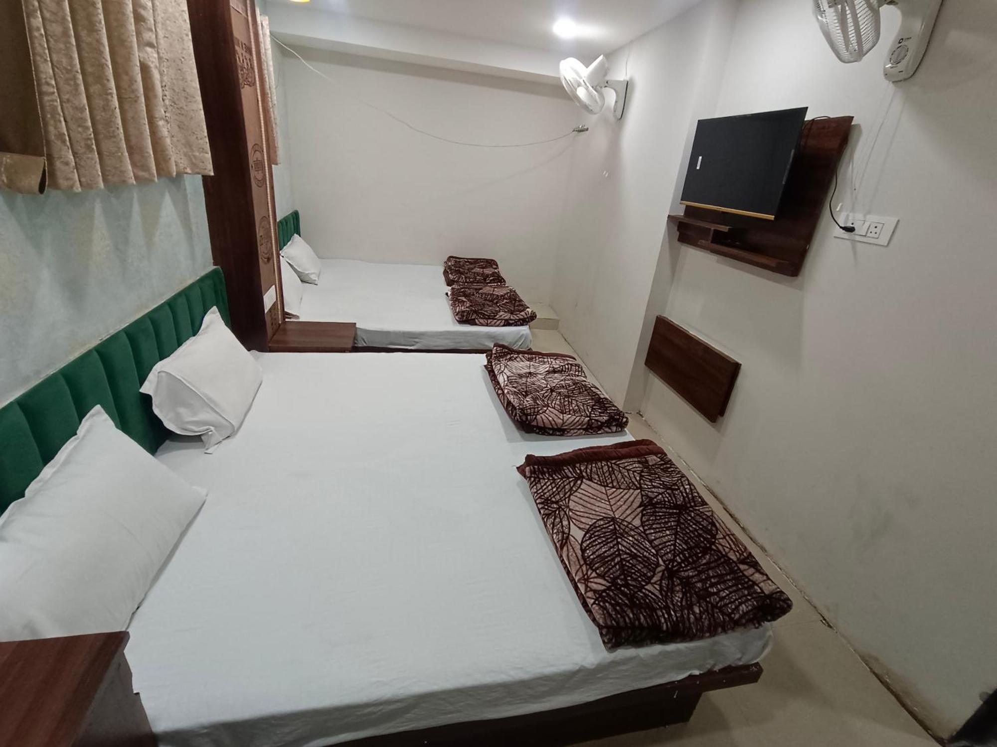 Green Leaf Hotel Ujjain Exteriör bild