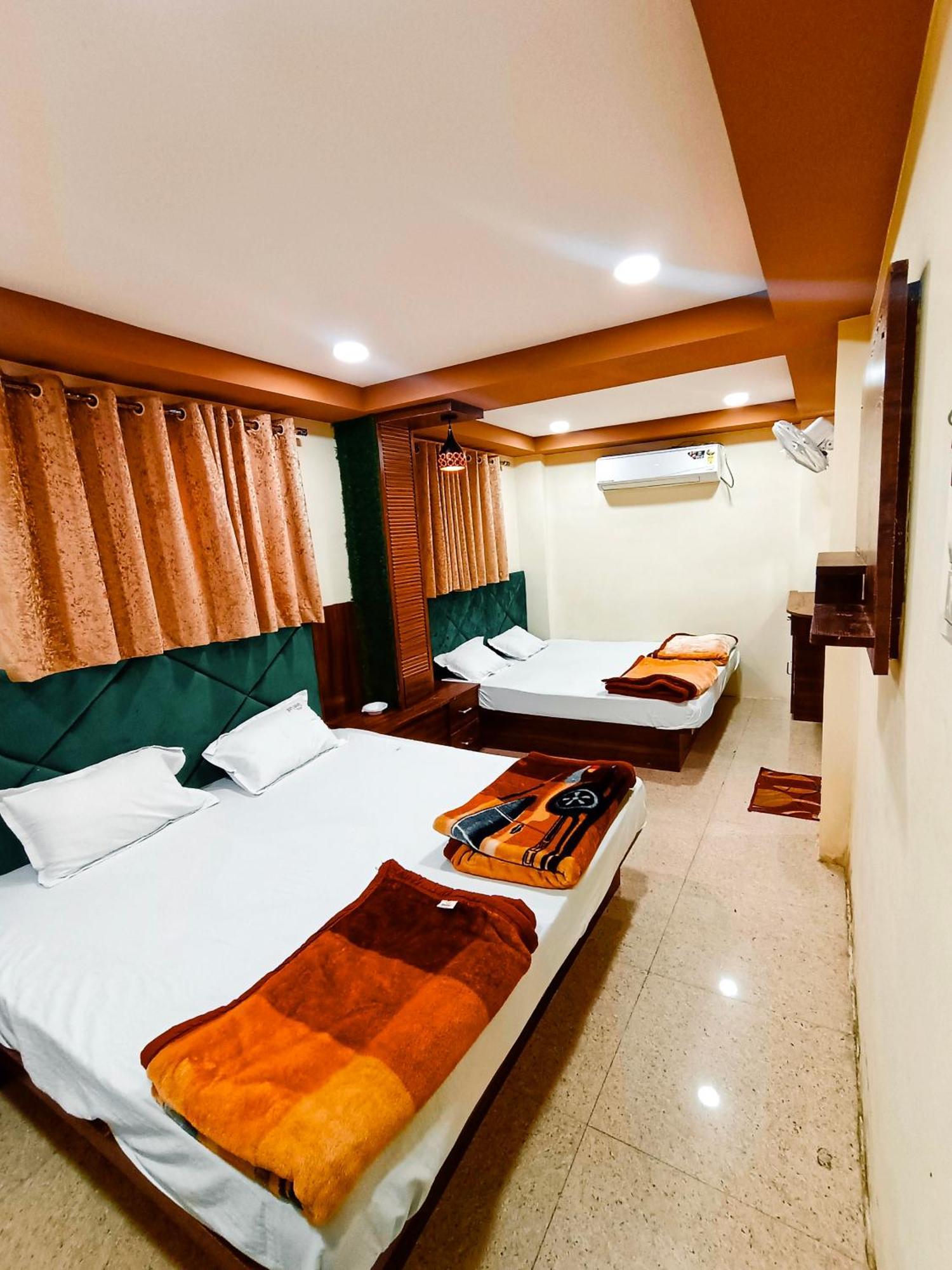 Green Leaf Hotel Ujjain Exteriör bild